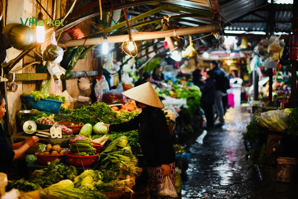 Mẹo bảo quản hàng hóa trong chợ vào mùa mưa